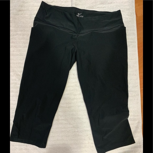Nike Dri Fit black capris - Picture 1 of 4